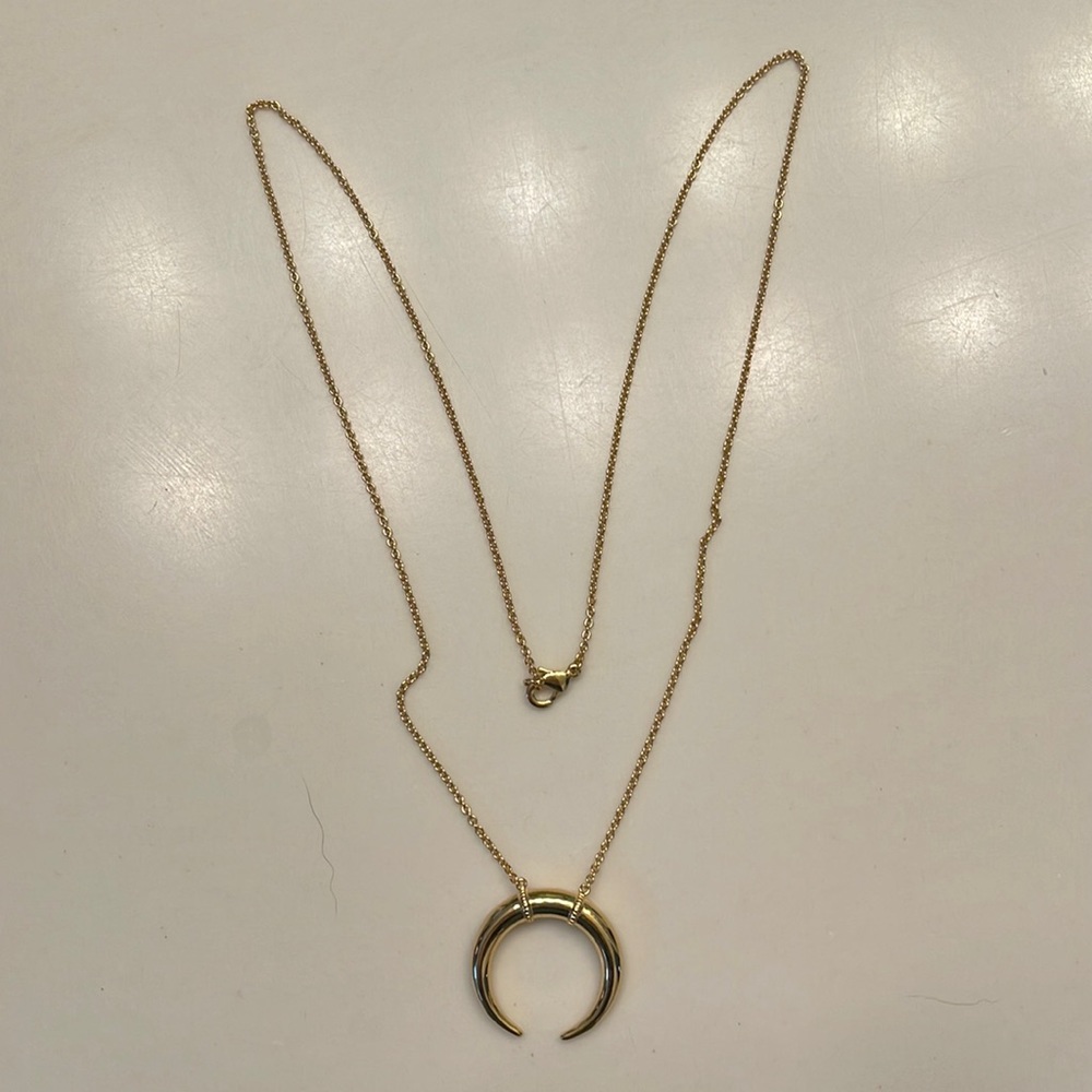 Vici crescent pendant necklace